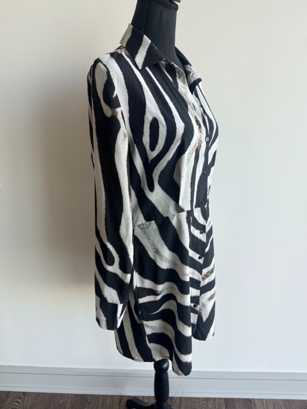 PRETTYLITTLETHING Zebra Pattern Button-up - Picture 5 of 8
